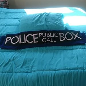Official Dr. Who TARDIS Scarf